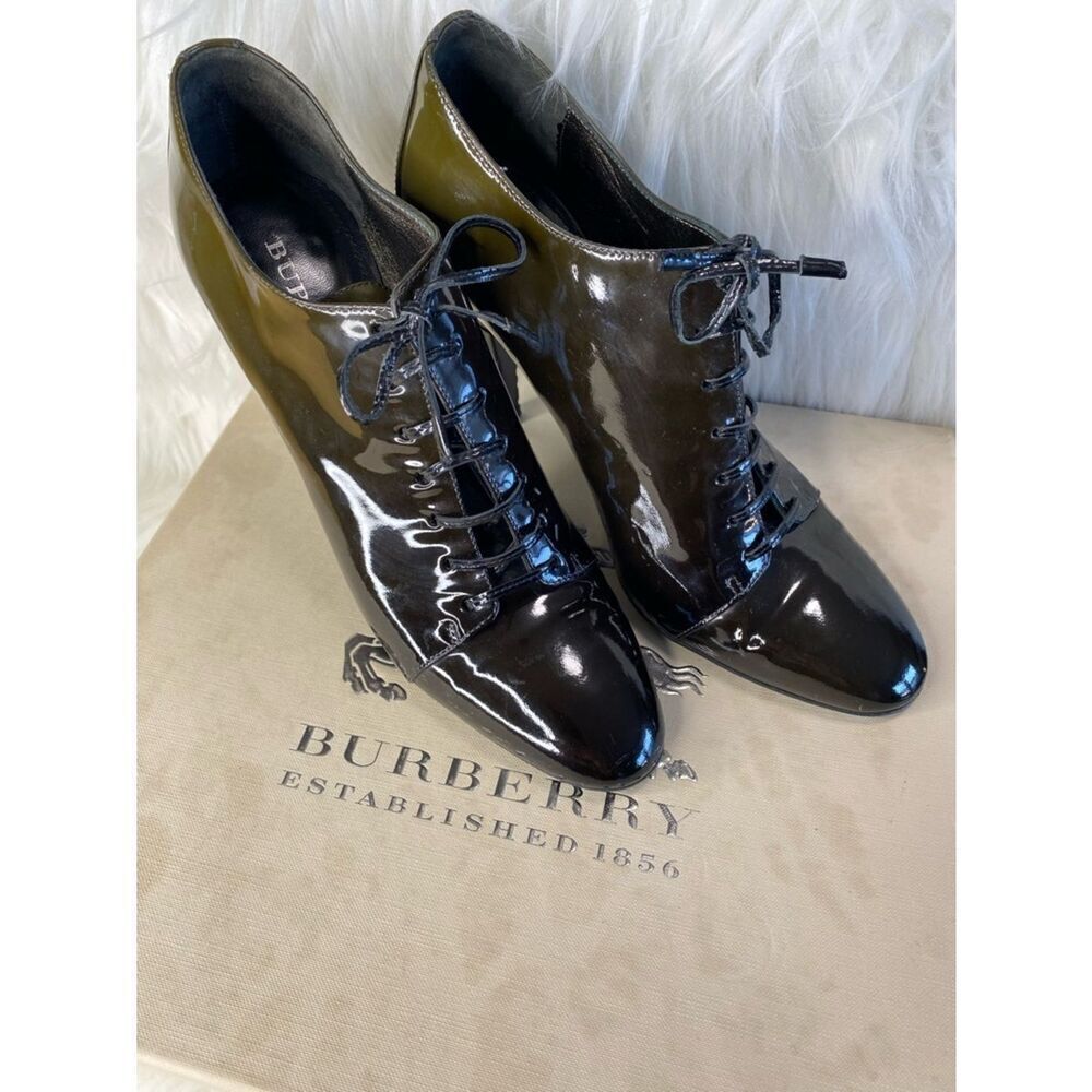 🛍️ Burberry Authentic Patent Leather Lace-Up Heeled Booties. Vintage 2009